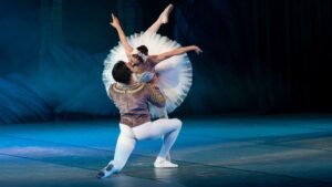 Men_Swan_lake_Ballet_Dance_Two_Kiss